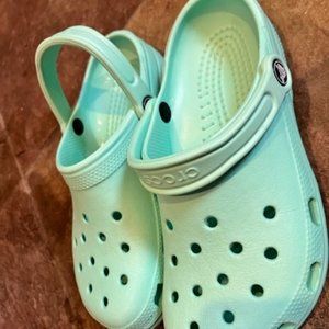 Teal Crocs Women's 8 Men's 6